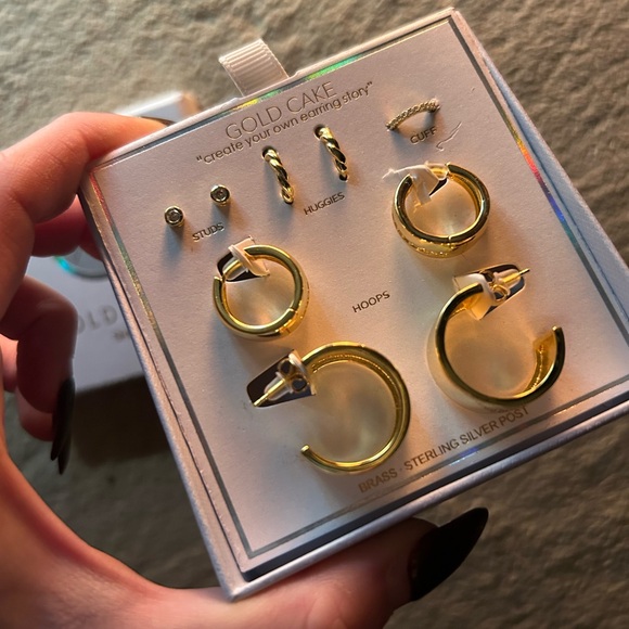 Elegant Earring Set - Gold - Picture 2 of 4